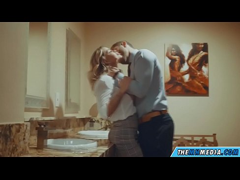 ❤️ Бүкіл аққұба сізді қоғамдық дәретханада азғырғанда ❤️❌ Әдемі порно бойынша порно kk.onlydesiporn.ru ️❤